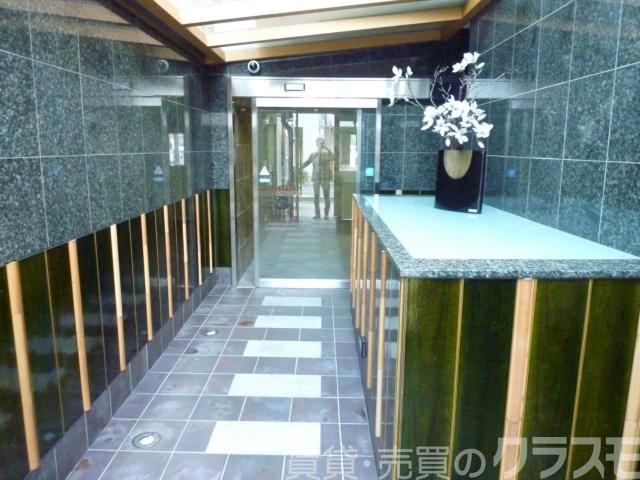 27/30 エントランス