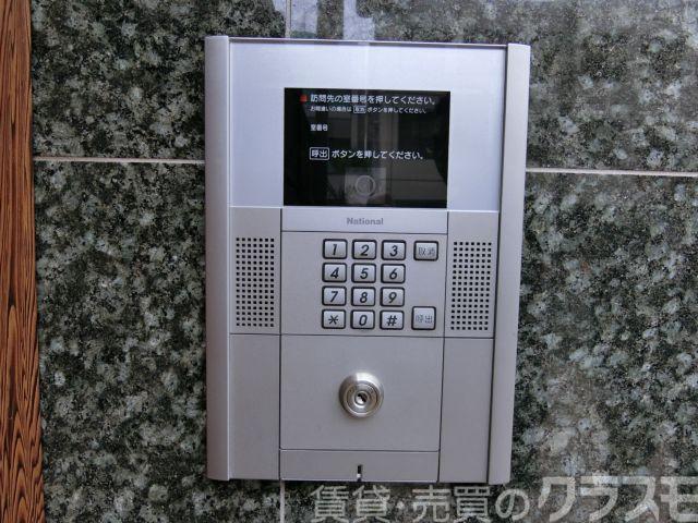 28/30 エントランス