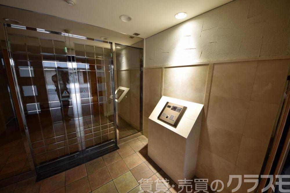 28/30 エントランス