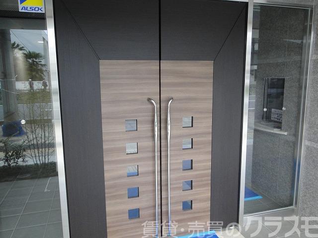 28/30 エントランス