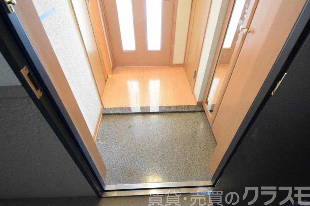 16/30 玄関