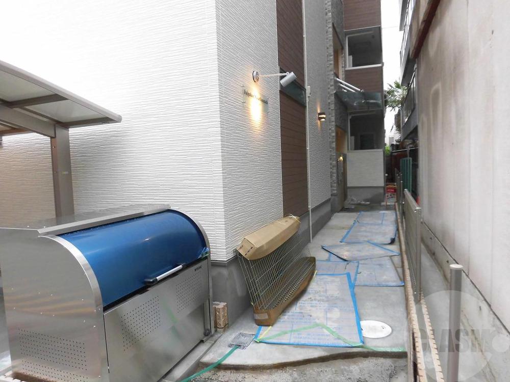 28/30 エントランス