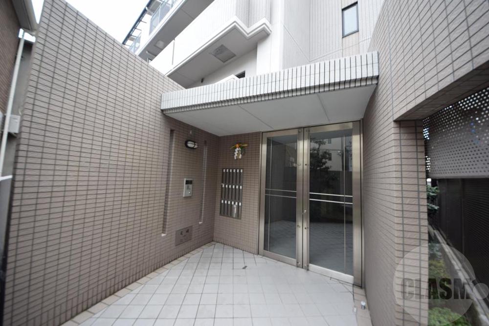 20/30 エントランス