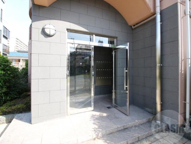 24/30 エントランス