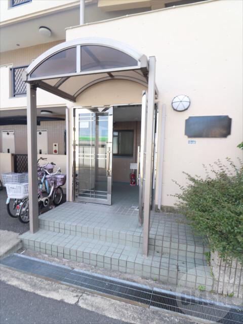 23/30 エントランス