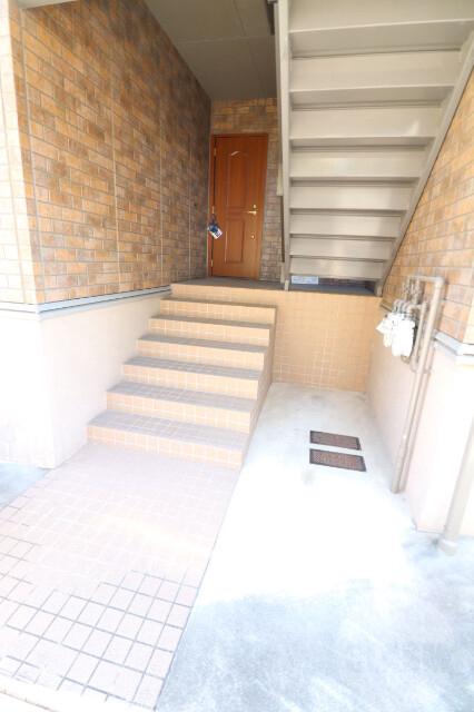 21/30 エントランス