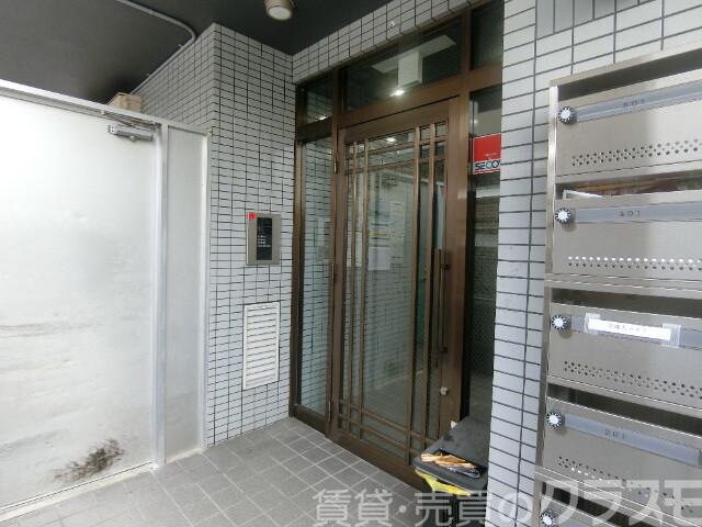 28/30 エントランス