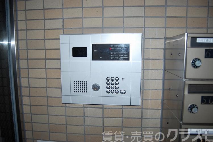 27/30 エントランス