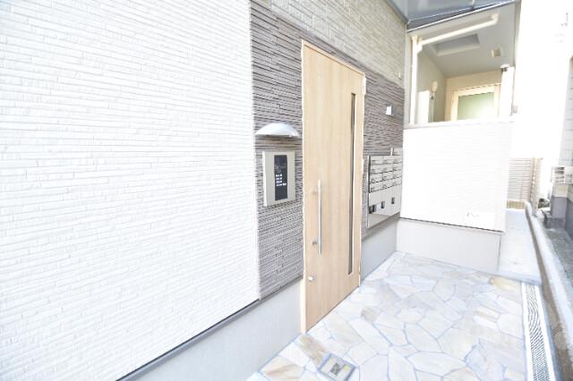 18/27 エントランス