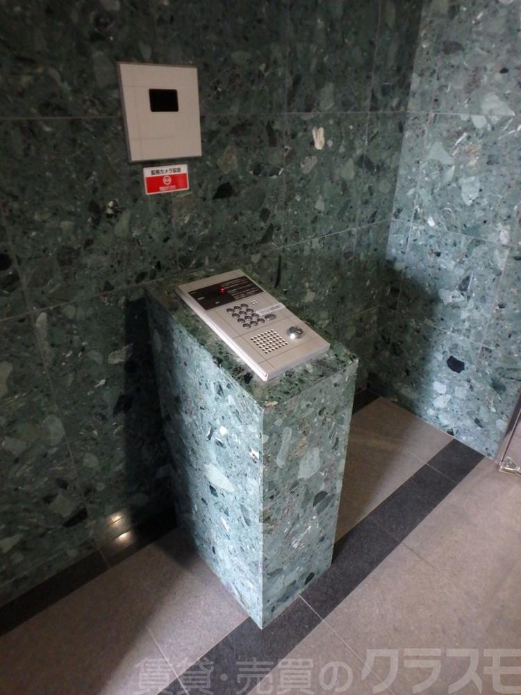 18/28 エントランス