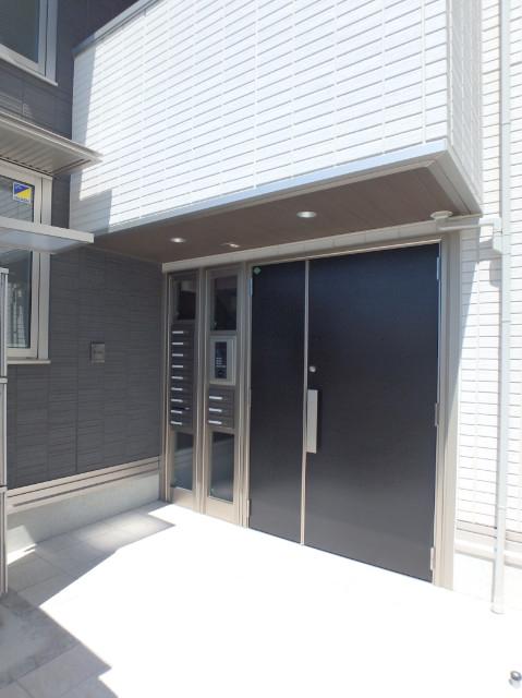 24/30 エントランス