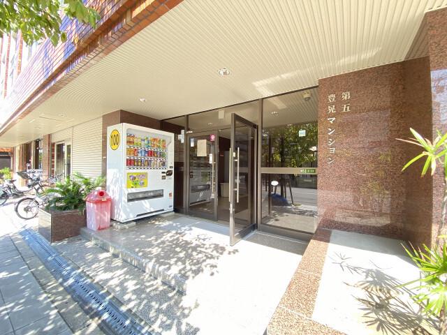 22/30 エントランス