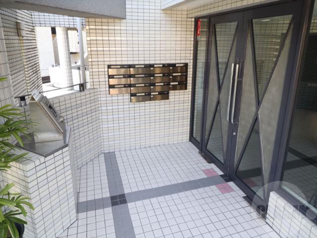 22/30 エントランス