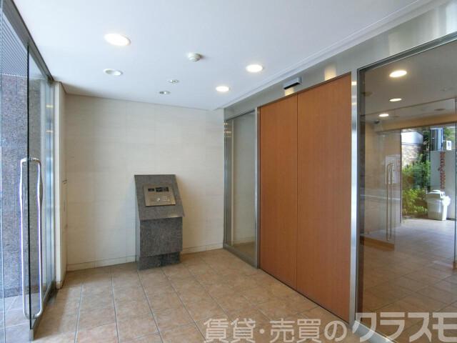 28/30 エントランス