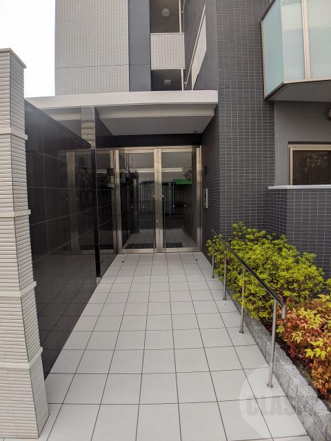 21/30 エントランス