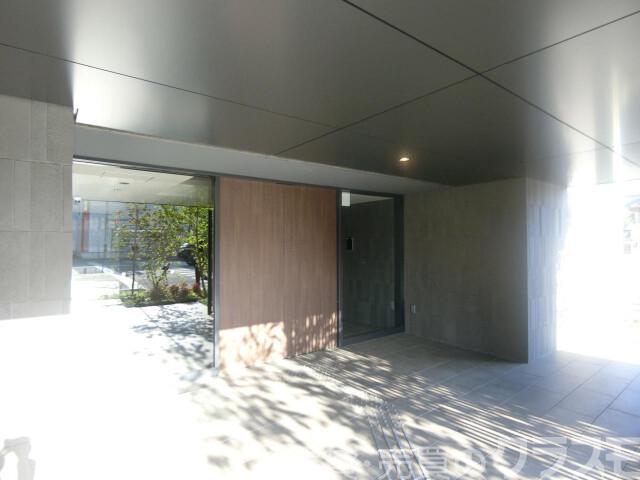 28/30 エントランス