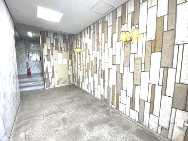 16/27 エントランス