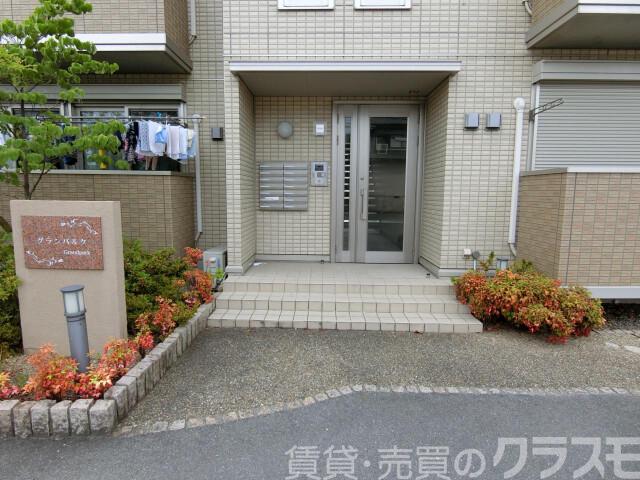 28/30 エントランス