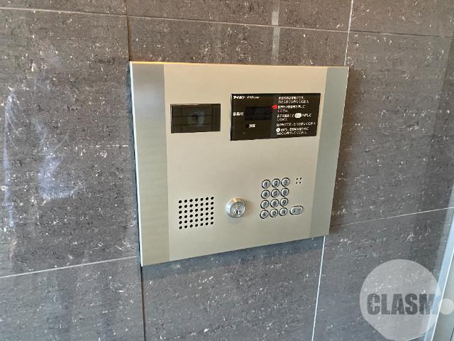 21/30 エントランス