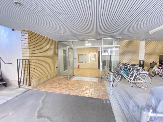 16/25 エントランス