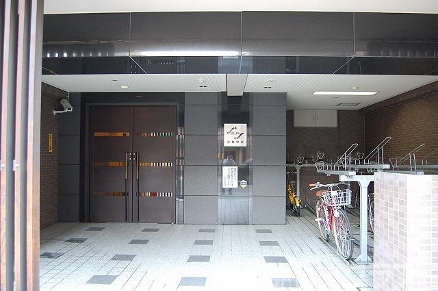 28/30 エントランス