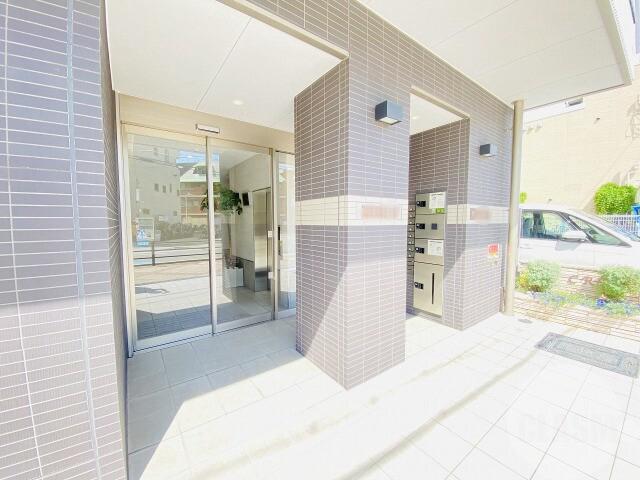 21/30 エントランス