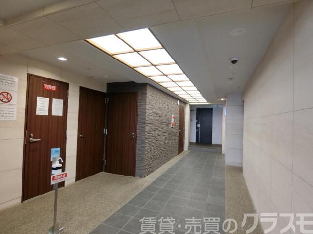 28/30 エントランス