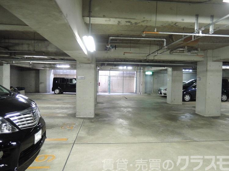 28/30 駐車場