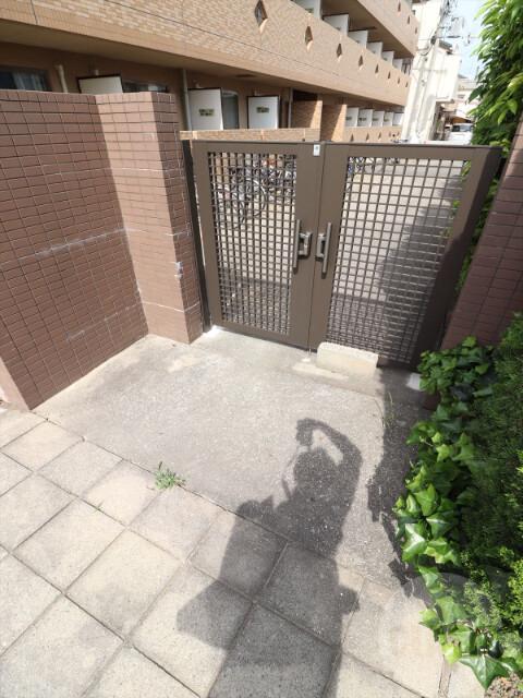 22/30 エントランス