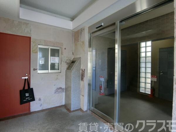 2/4 エントランス