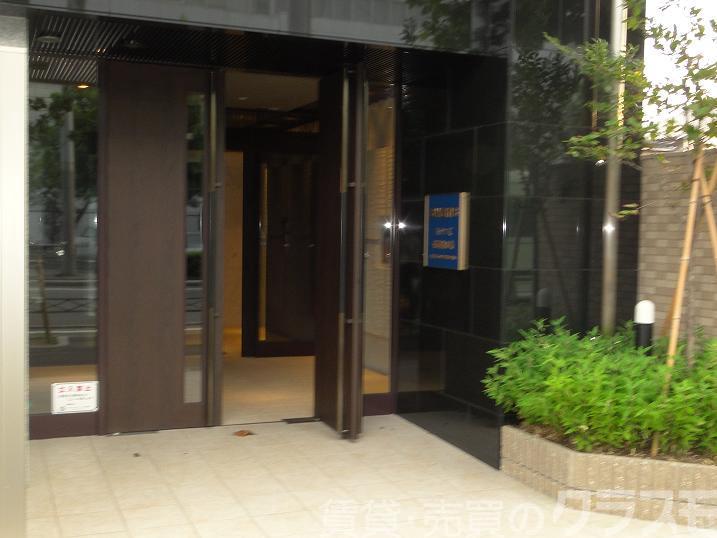 28/30 エントランス