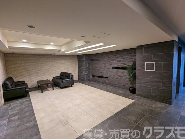 27/30 エントランス