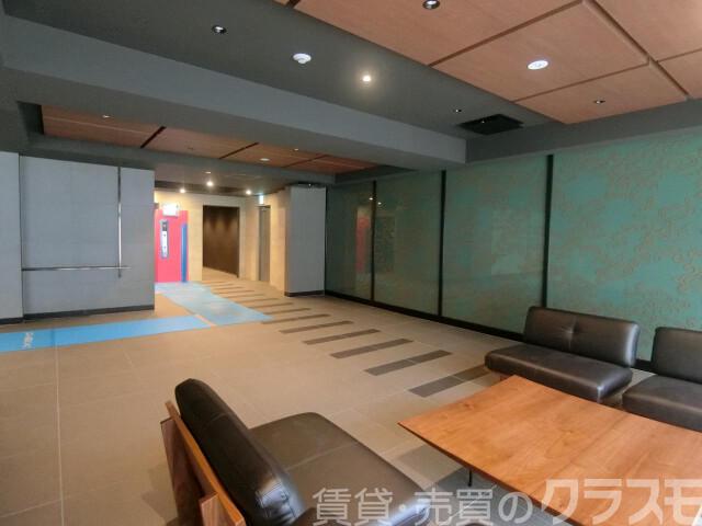 28/30 エントランス