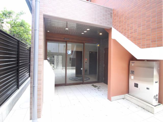 20/30 エントランス