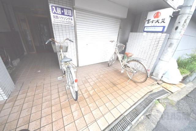 21/30 エントランス