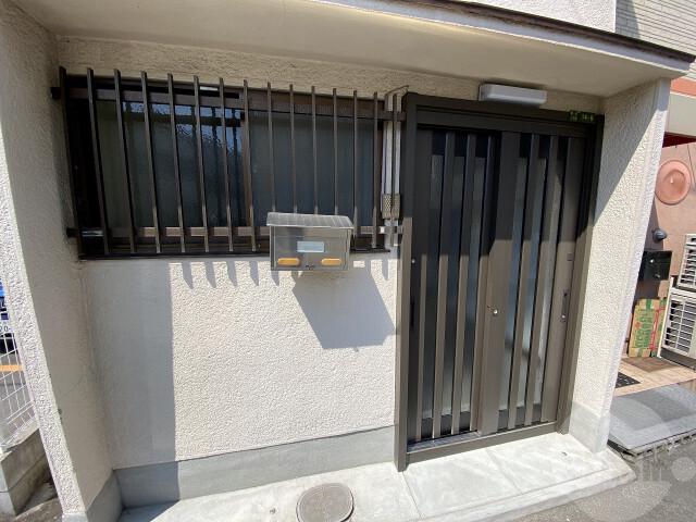 24/30 エントランス