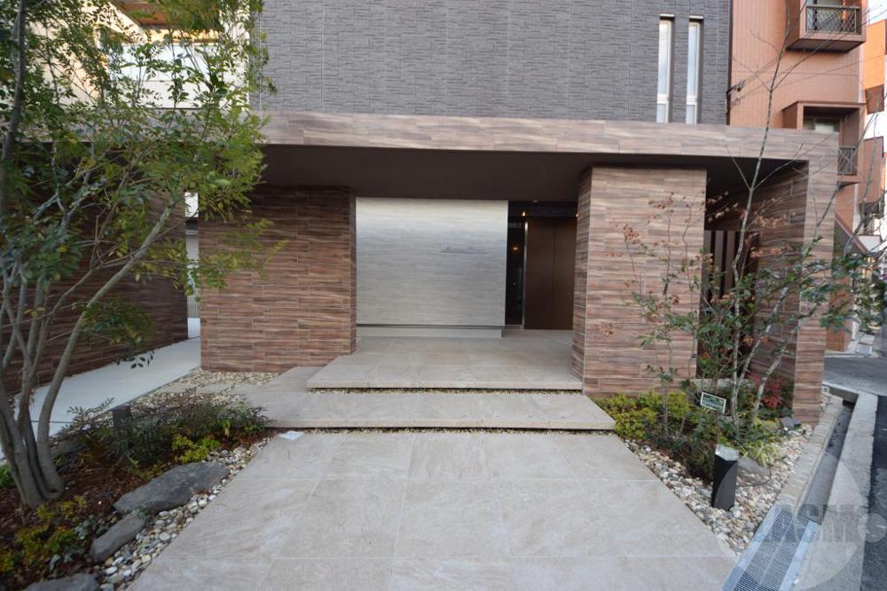 21/30 エントランス