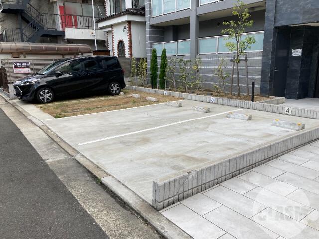 22/27 駐車場
