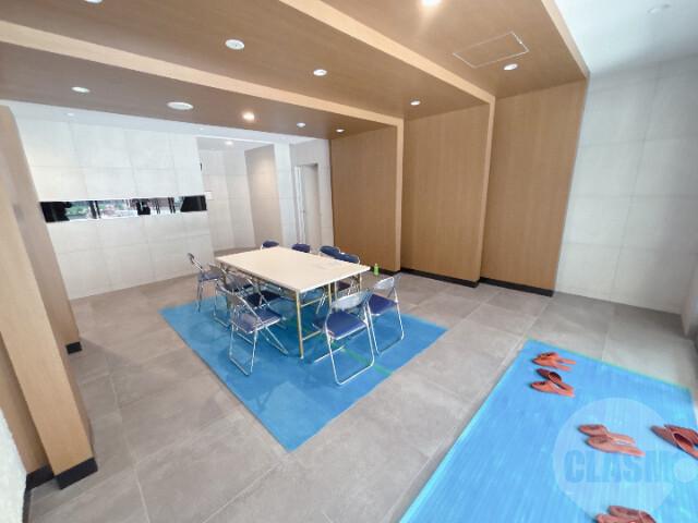 23/28 エントランス