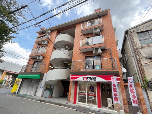 24/30 エントランス