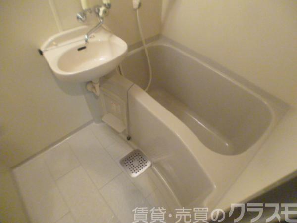 21/30 浴室