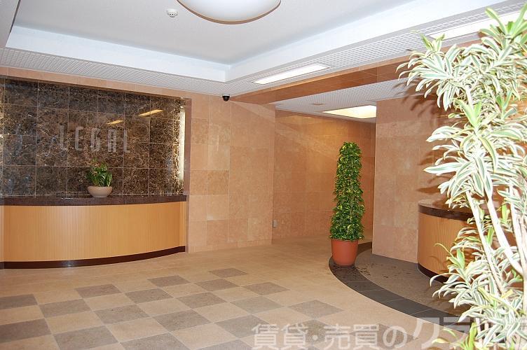 28/30 エントランス