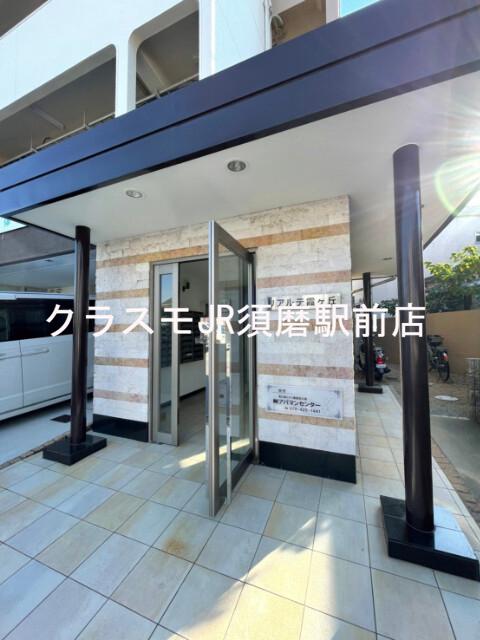 27/30 エントランス