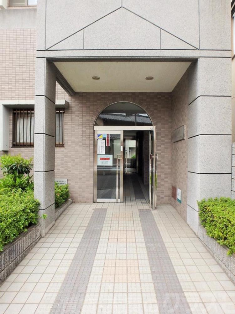 26/30 エントランス