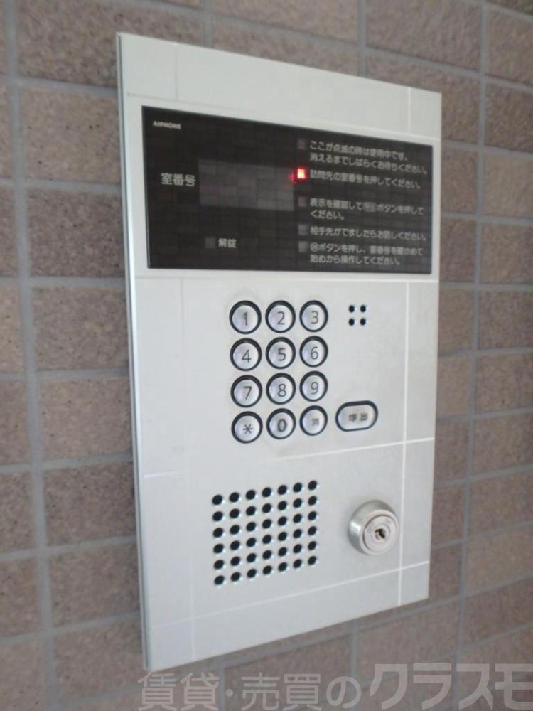 27/30 エントランス