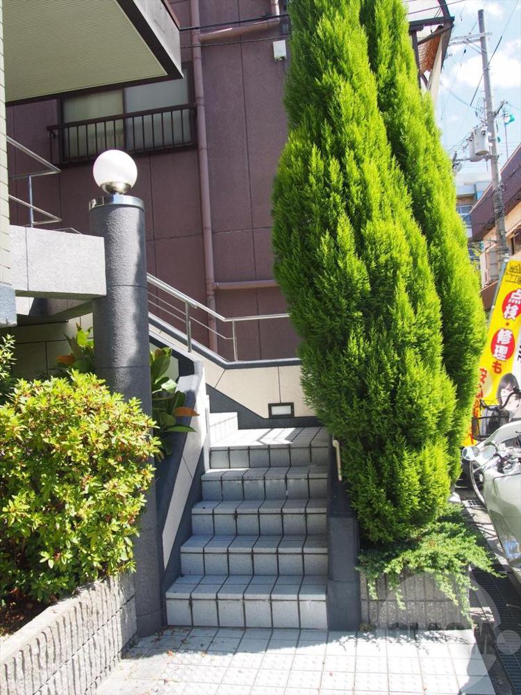 22/30 エントランス