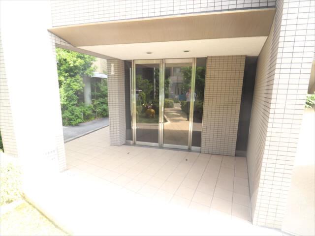 22/30 エントランス