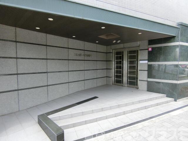 28/30 エントランス