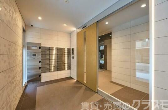 28/30 エントランス