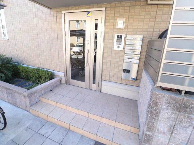 15/23 エントランス